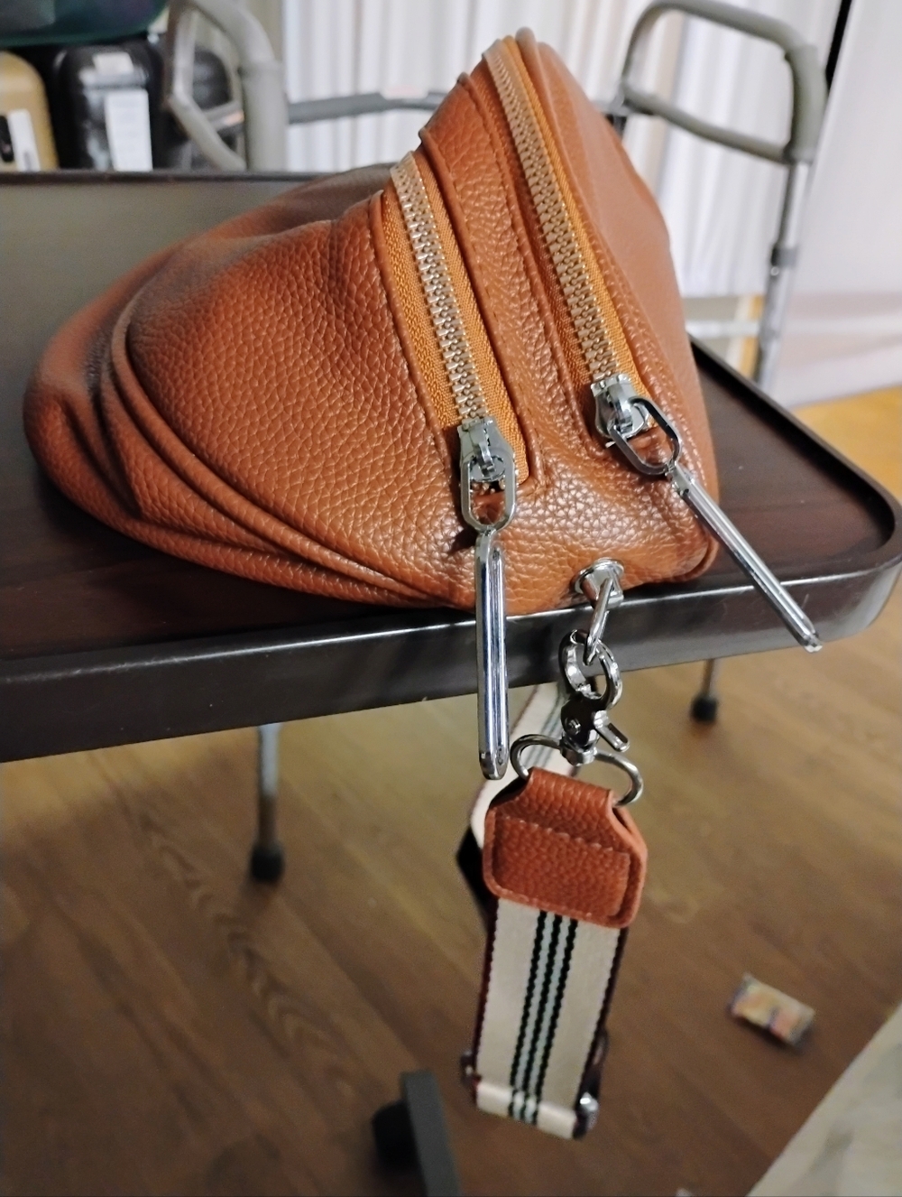 New Crossbody Bag - Unisex - Picture 4 of 8